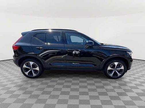Onyx Black 2026 Volvo XC40 Plus