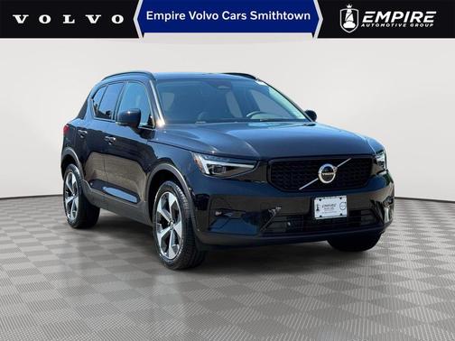 Onyx Black 2026 Volvo XC40 B5 Plus