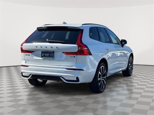 2023 Volvo XC60 B5 AWD Plus Dark