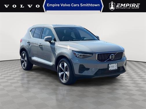 2025 Volvo XC40 B5 Core Bright Theme