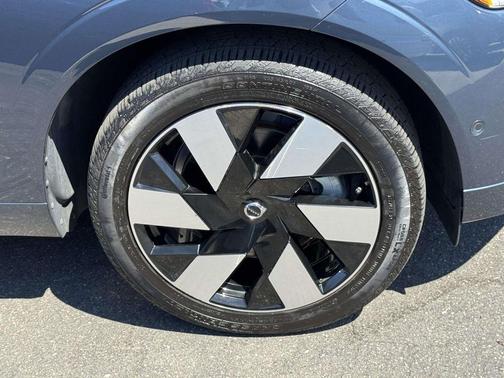 Denim Blue Metallic 2024 Volvo XC60 Recharge Plug-In Hybrid T8 Ultimate Dark Theme
