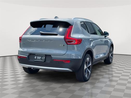 2025 Volvo XC40 B5 Core Bright Theme