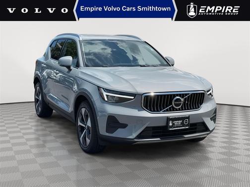 2025 Volvo XC40 B5 Core Bright Theme