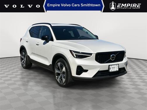 2025 Volvo XC40 B5 Plus Dark Theme