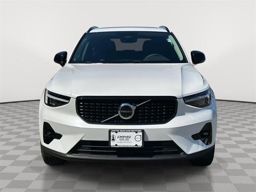 2025 Volvo XC40 B5 Plus Dark Theme