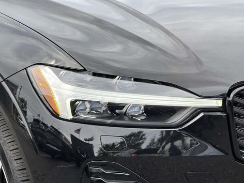 Onyx Black Metallic 2026 Volvo XC60 B5 Plus