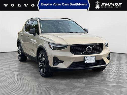 2025 Volvo XC40 B5 Plus Dark Theme