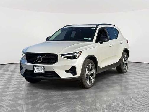 Crystal White 2026 Volvo XC40 Plus