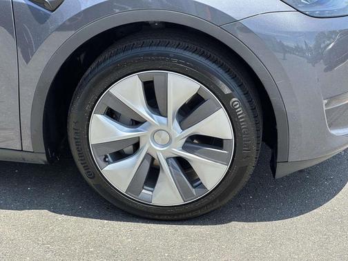 Midnight Silver Metallic 2023 Tesla Model Y Base
