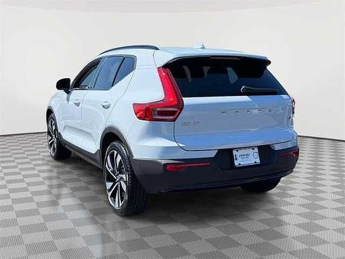 2025 Volvo XC40 Plus