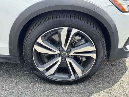 2024 Volvo V60 Cross Country B5 Plus