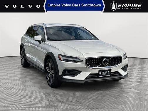 2024 Volvo V60 Cross Country B5 Plus