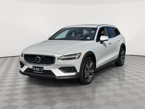 2024 Volvo V60 Cross Country B5 Plus