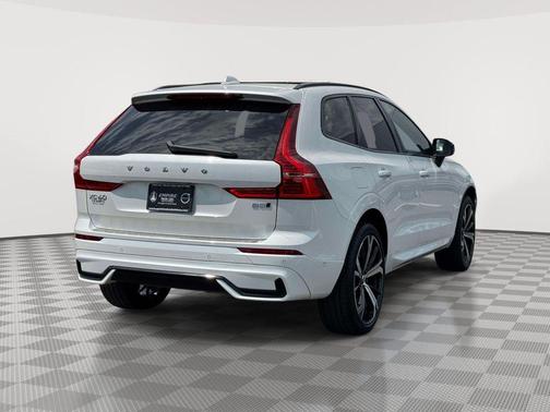 Crystal White Metallic 2023 Volvo XC60 B5 Ultimate Dark Theme