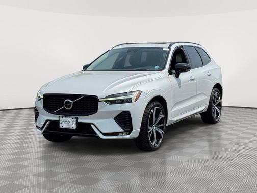 Crystal White Metallic 2023 Volvo XC60 B5 Ultimate Dark Theme