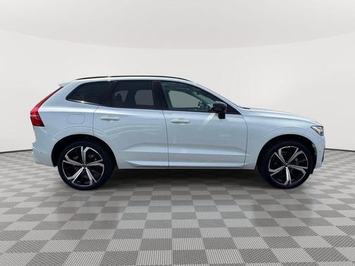Crystal White Metallic 2023 Volvo XC60 B5 Ultimate Dark Theme