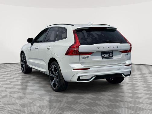 Crystal White Metallic 2023 Volvo XC60 B5 Ultimate Dark Theme