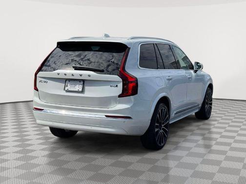 Crystal White Pearl 2026 Volvo XC90 B6 Plus 7-Seater