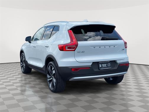 2023 Volvo XC40 B5 AWD Plus Bright