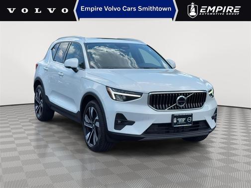 2023 Volvo XC40 B5 AWD Plus Bright