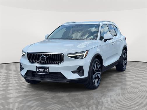 2023 Volvo XC40 B5 AWD Plus Bright