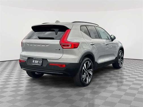 2025 Volvo XC40 Plus
