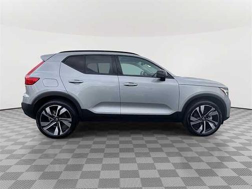 2025 Volvo XC40 Plus