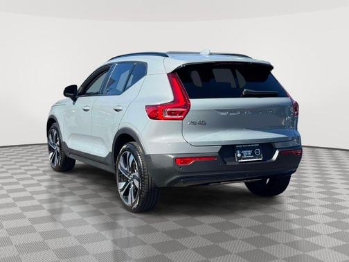 Metallic 2026 Volvo XC40 B5 Ultra