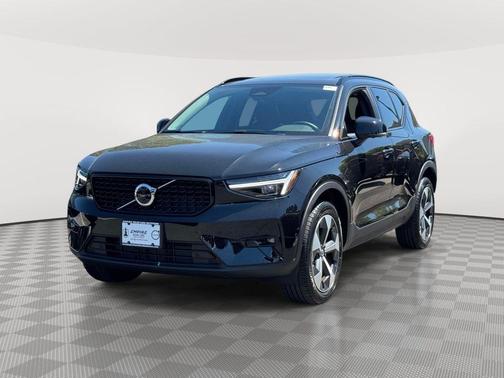 Onyx Black 2026 Volvo XC40 B5 Plus