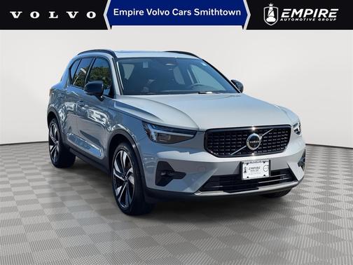 2025 Volvo XC40 B5 Ultra Dark Theme