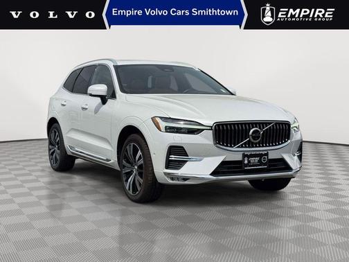 Crystal White 2023 Volvo XC60 B6 Ultimate Bright Theme