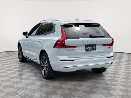 Crystal White 2023 Volvo XC60 B6 Ultimate Bright Theme