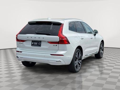 Crystal White 2023 Volvo XC60 B6 Ultimate Bright Theme