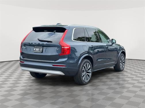 2022 Volvo XC90 T6 AWD Momentum 7 Seater