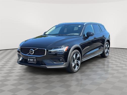 2024 Volvo V60 Cross Country B5 Plus