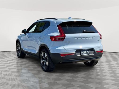 Cloud 9 White 2026 Volvo XC40 B5 Plus