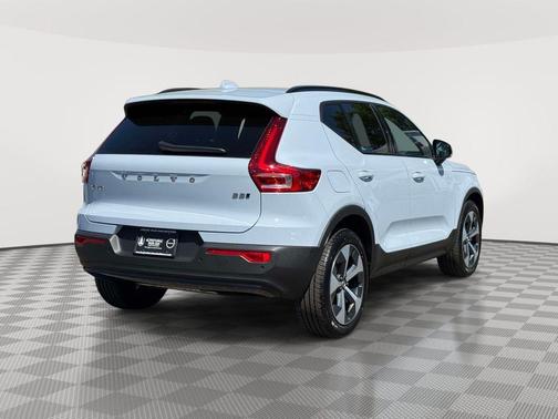 Cloud 9 White 2026 Volvo XC40 B5 Plus