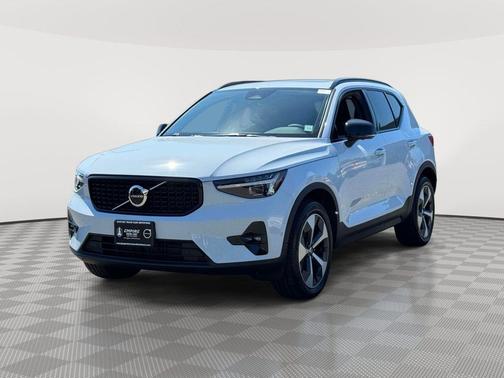 Cloud 9 White 2026 Volvo XC40 B5 Plus