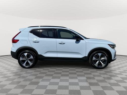 Cloud 9 White 2026 Volvo XC40 B5 Plus