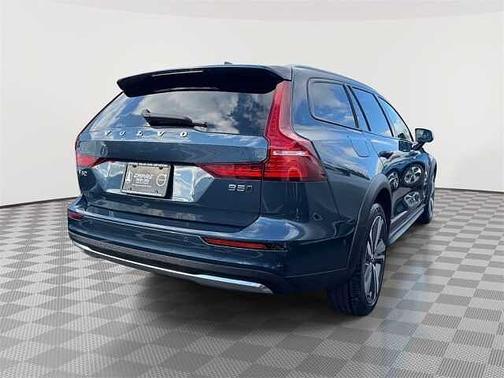 2025 Volvo V60 Cross Country Plus