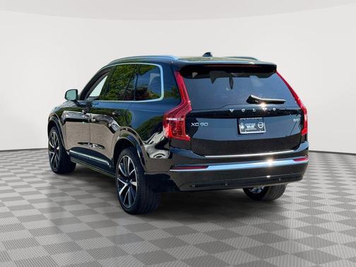 Onyx Black Metallic 2023 Volvo XC90 B5 Plus