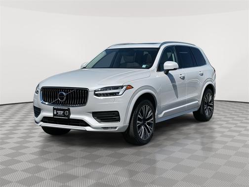 2022 Volvo XC90 T6 AWD Momentum 6 Seater