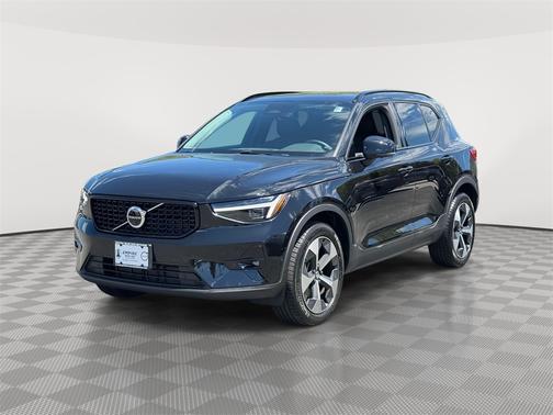 2025 Volvo XC40 B5 Plus Dark Theme