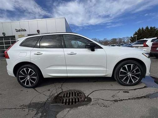 2023 Volvo XC60 Plus