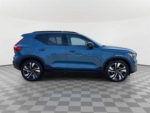 2023 Volvo XC40 Plus