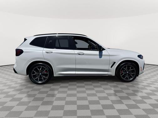 Mineral White Metallic 2023 BMW X3 M40i