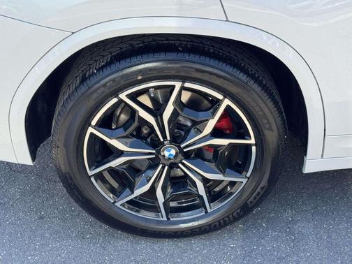 Mineral White Metallic 2023 BMW X3 M40i
