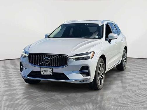 Crystal White 2023 Volvo XC60 Plus
