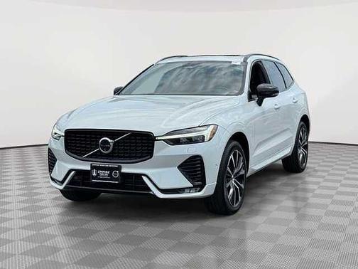 Crystal White 2024 Volvo XC60 Plus