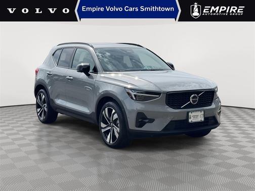 2025 Volvo XC40 B5 Plus Dark Theme